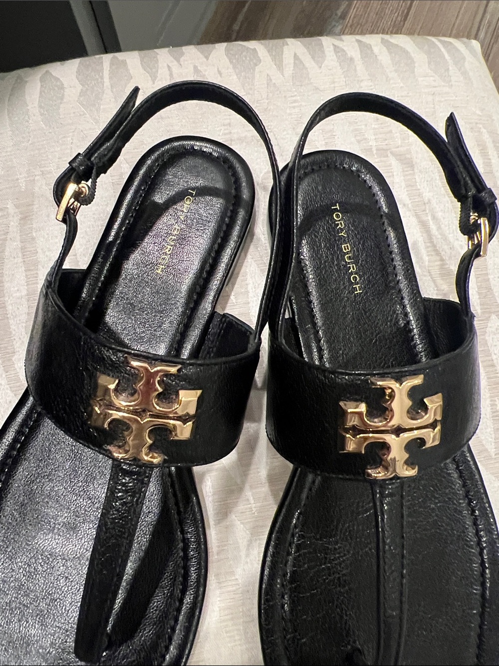 Tory Burch Black Leather Slingback Sandals with Gold Logo - Picture 3 of 6